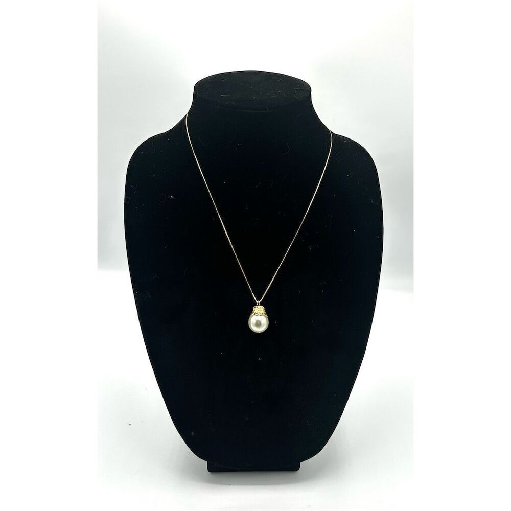 Vintage Faux Pearl Gold Toned Pendant Necklace
